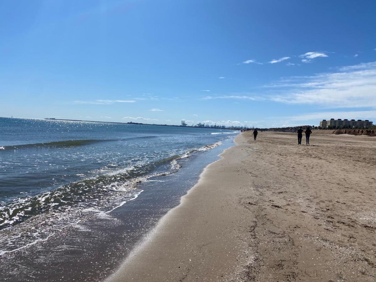 Alojamiento En Primera Linea De Playa Con Wifi Apartment Valencia Bagian luar foto